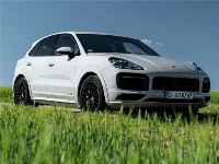 Porsche cayenne gts slide